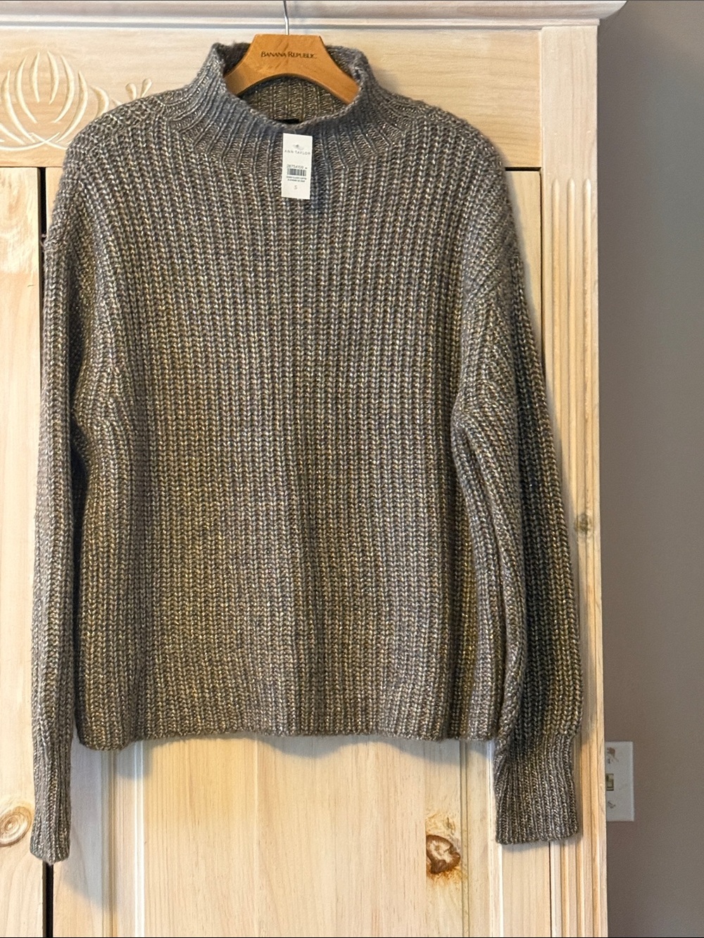 Ann Taylor  Women's dark neutral earth tone Ribbed Mock Neck Sweater